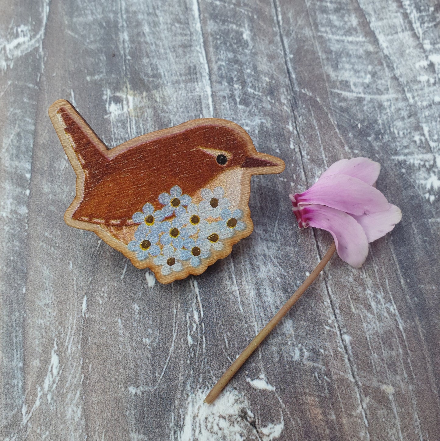 Wren and forget-me-not Wooden Brooch Pin
